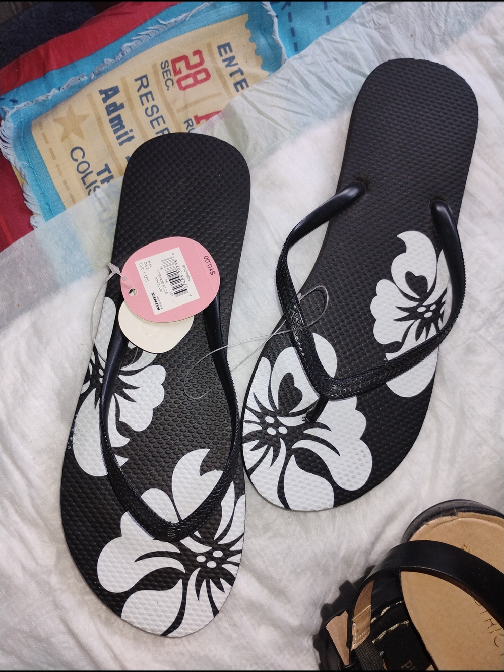 Women's Black Floral Flip Flop Sandals - Casual Summer Flats